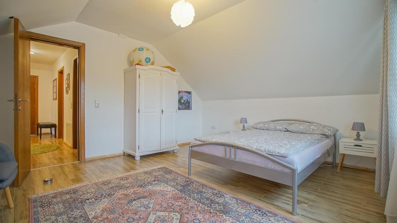 Apartamento Vilux With Indoor Private Parking Braşov Exterior foto