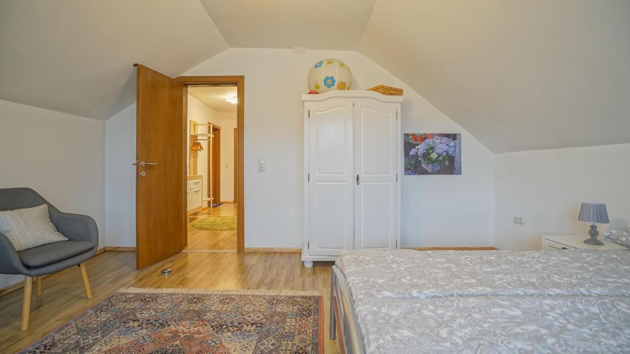 Apartamento Vilux With Indoor Private Parking Braşov Exterior foto