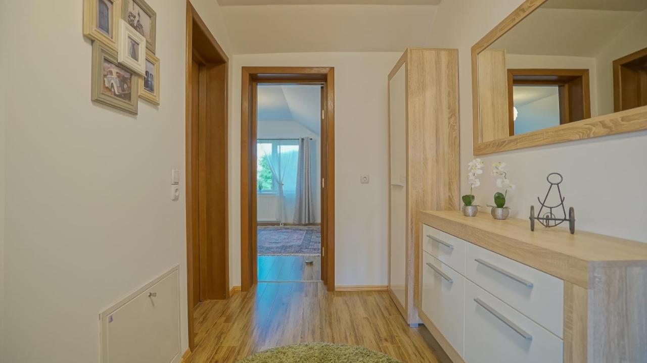 Apartamento Vilux With Indoor Private Parking Braşov Exterior foto