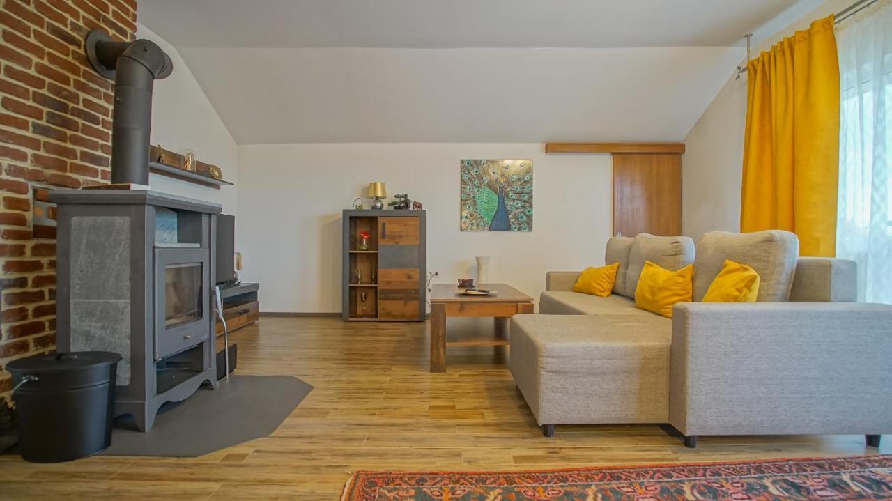 Apartamento Vilux With Indoor Private Parking Braşov Exterior foto