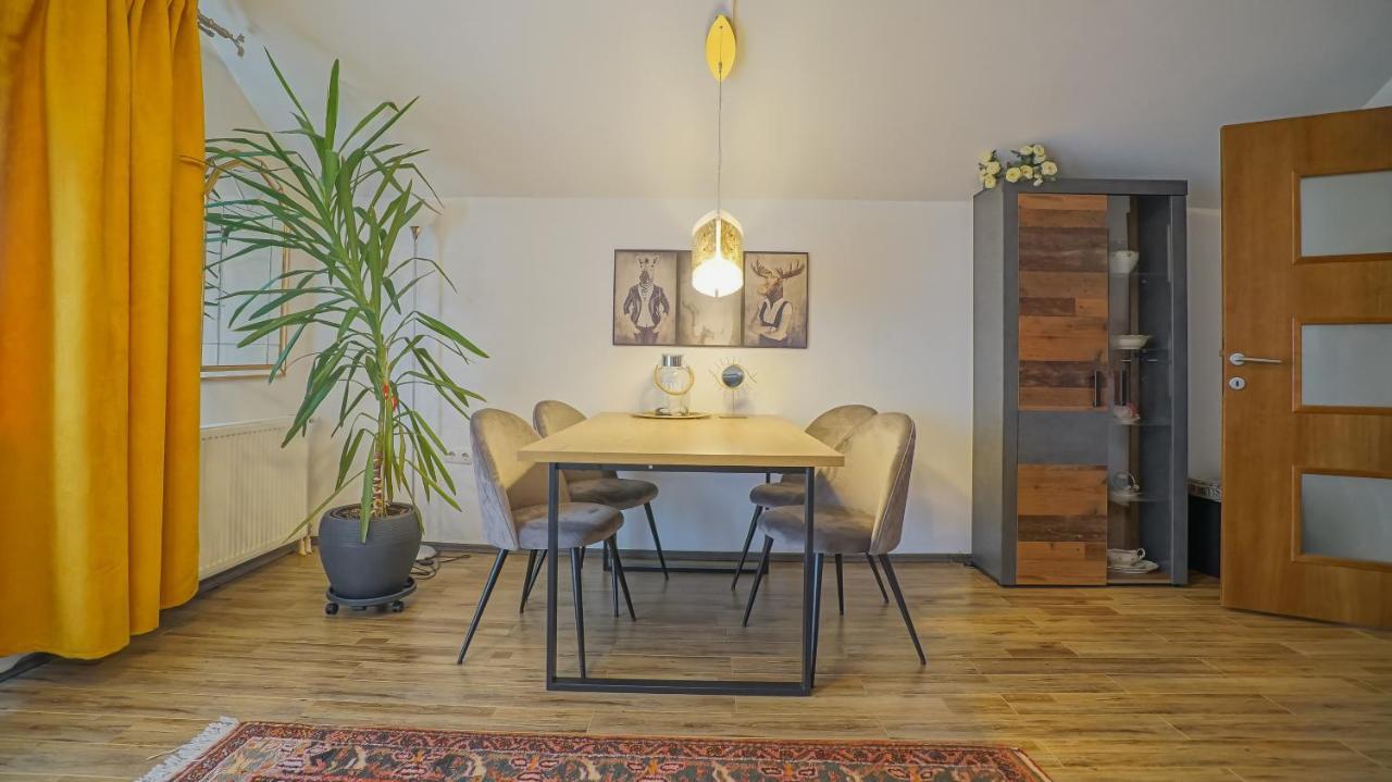 Apartamento Vilux With Indoor Private Parking Braşov Exterior foto