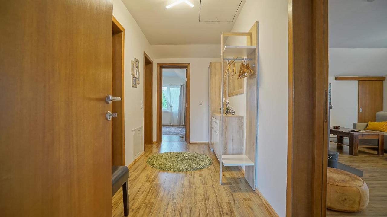 Apartamento Vilux With Indoor Private Parking Braşov Exterior foto