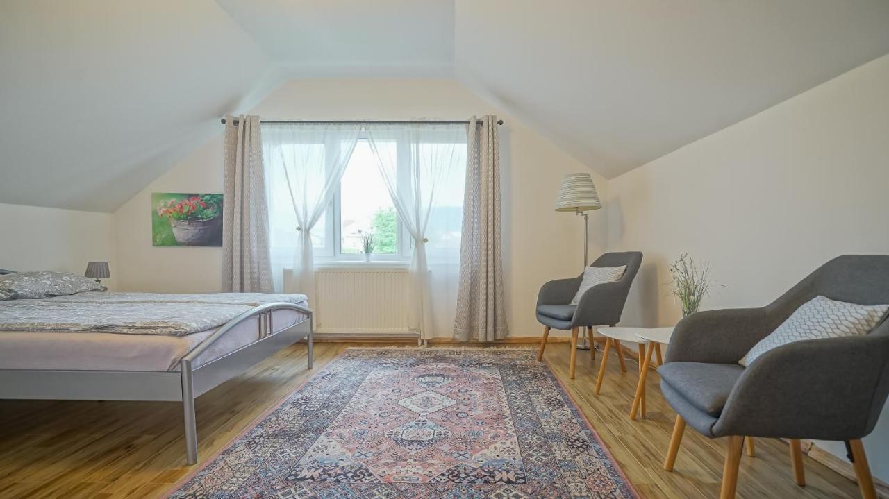 Apartamento Vilux With Indoor Private Parking Braşov Exterior foto