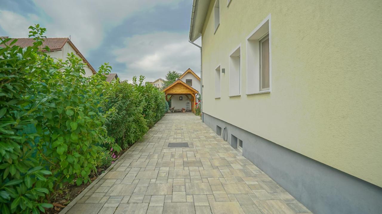 Apartamento Vilux With Indoor Private Parking Braşov Exterior foto