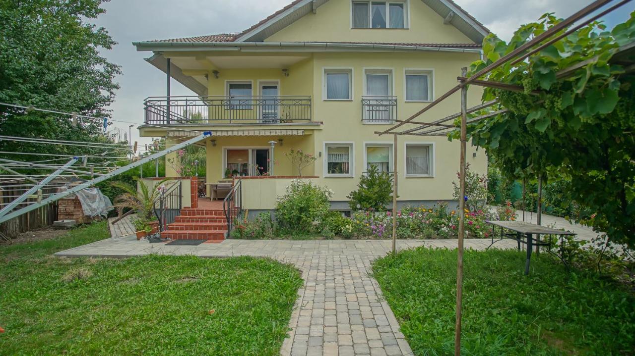 Apartamento Vilux With Indoor Private Parking Braşov Exterior foto