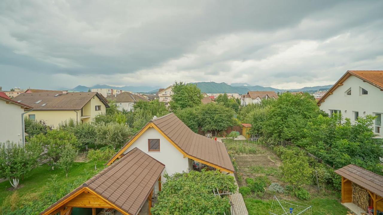 Apartamento Vilux With Indoor Private Parking Braşov Exterior foto