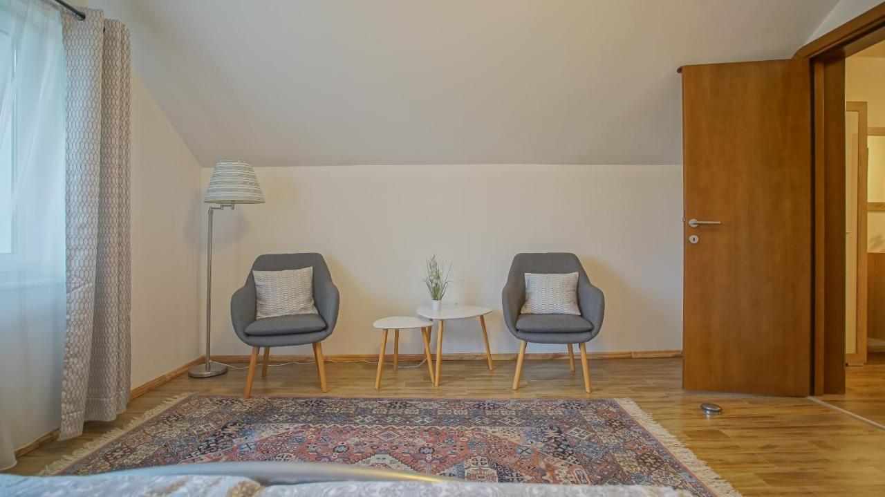 Apartamento Vilux With Indoor Private Parking Braşov Exterior foto