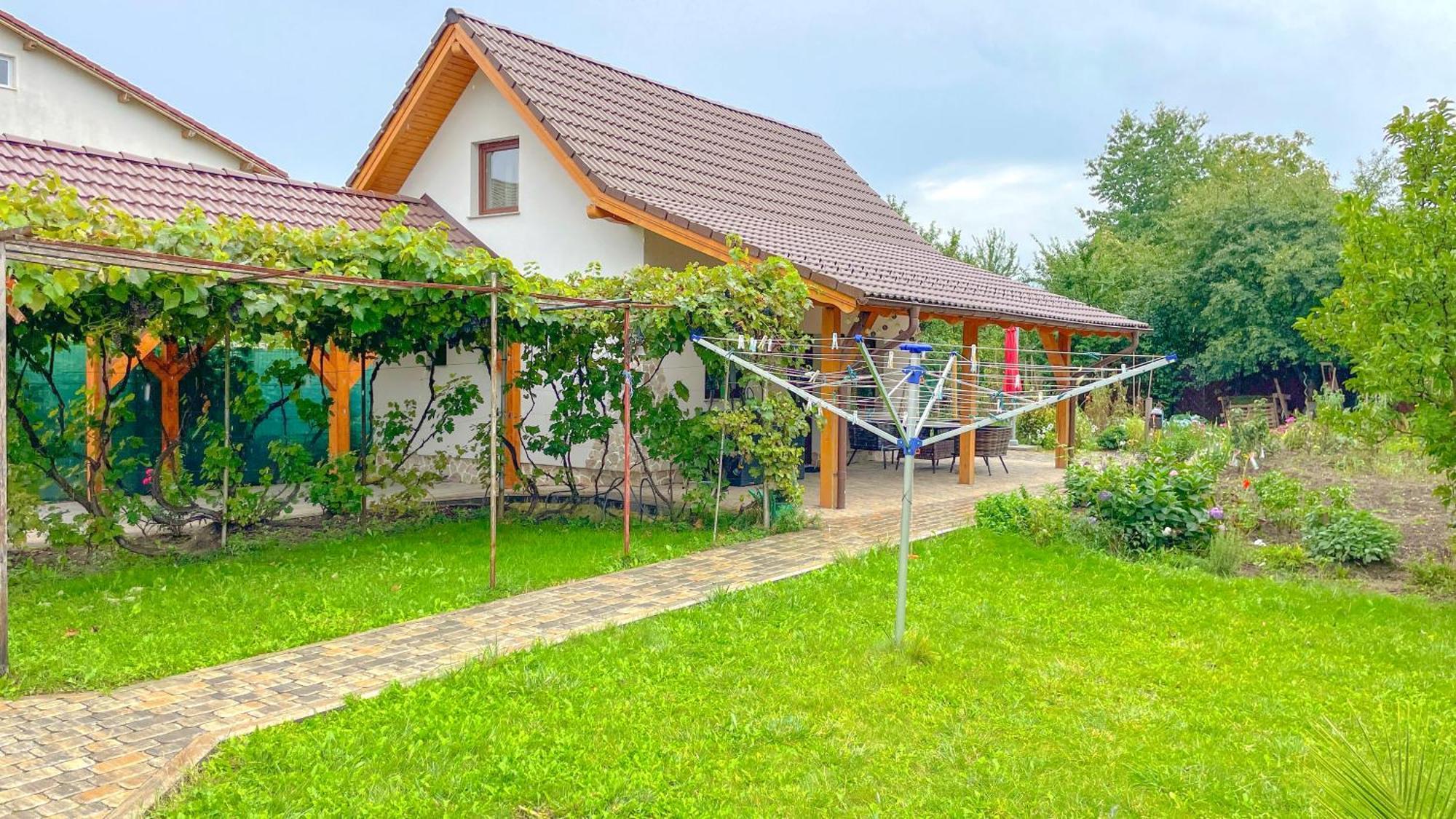 Apartamento Vilux With Indoor Private Parking Braşov Exterior foto