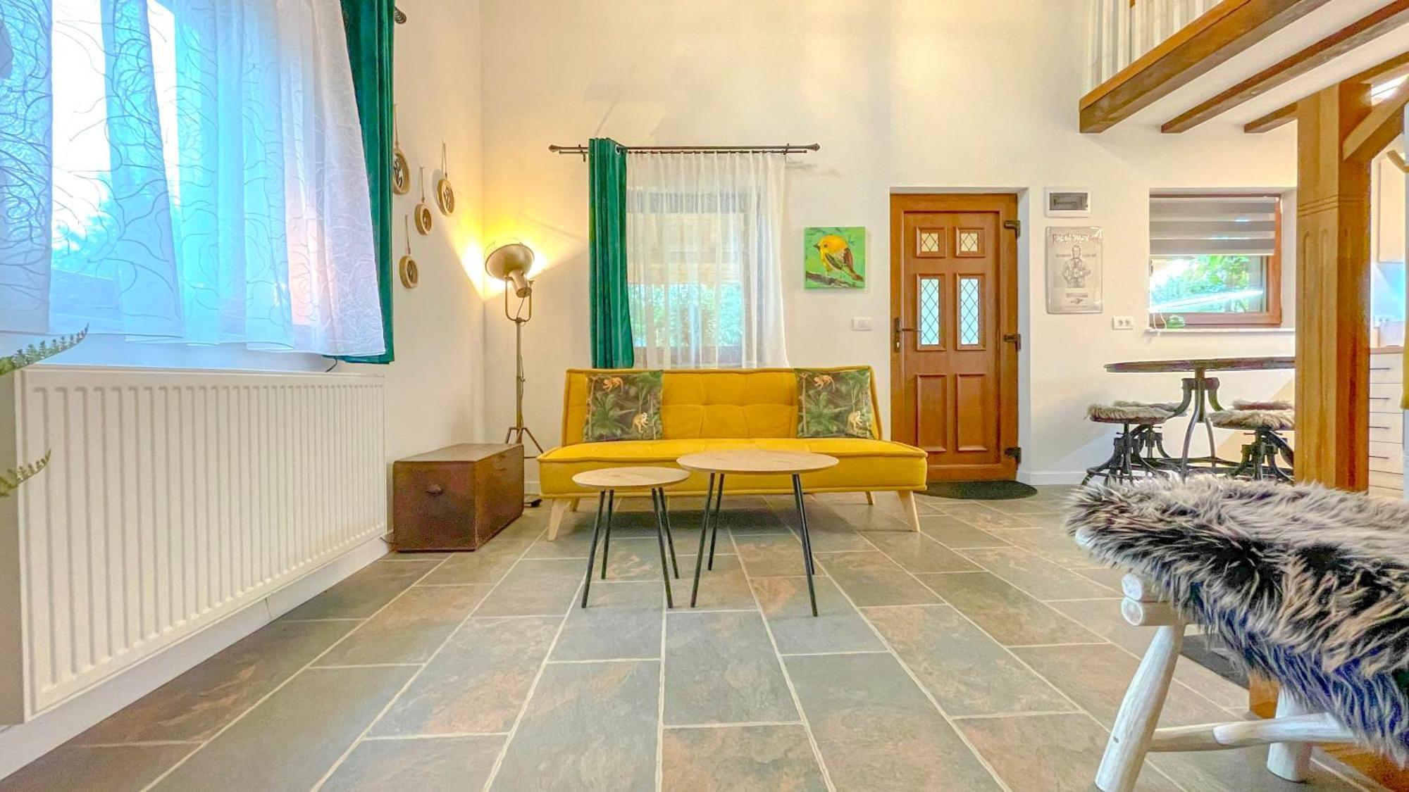 Apartamento Vilux With Indoor Private Parking Braşov Exterior foto